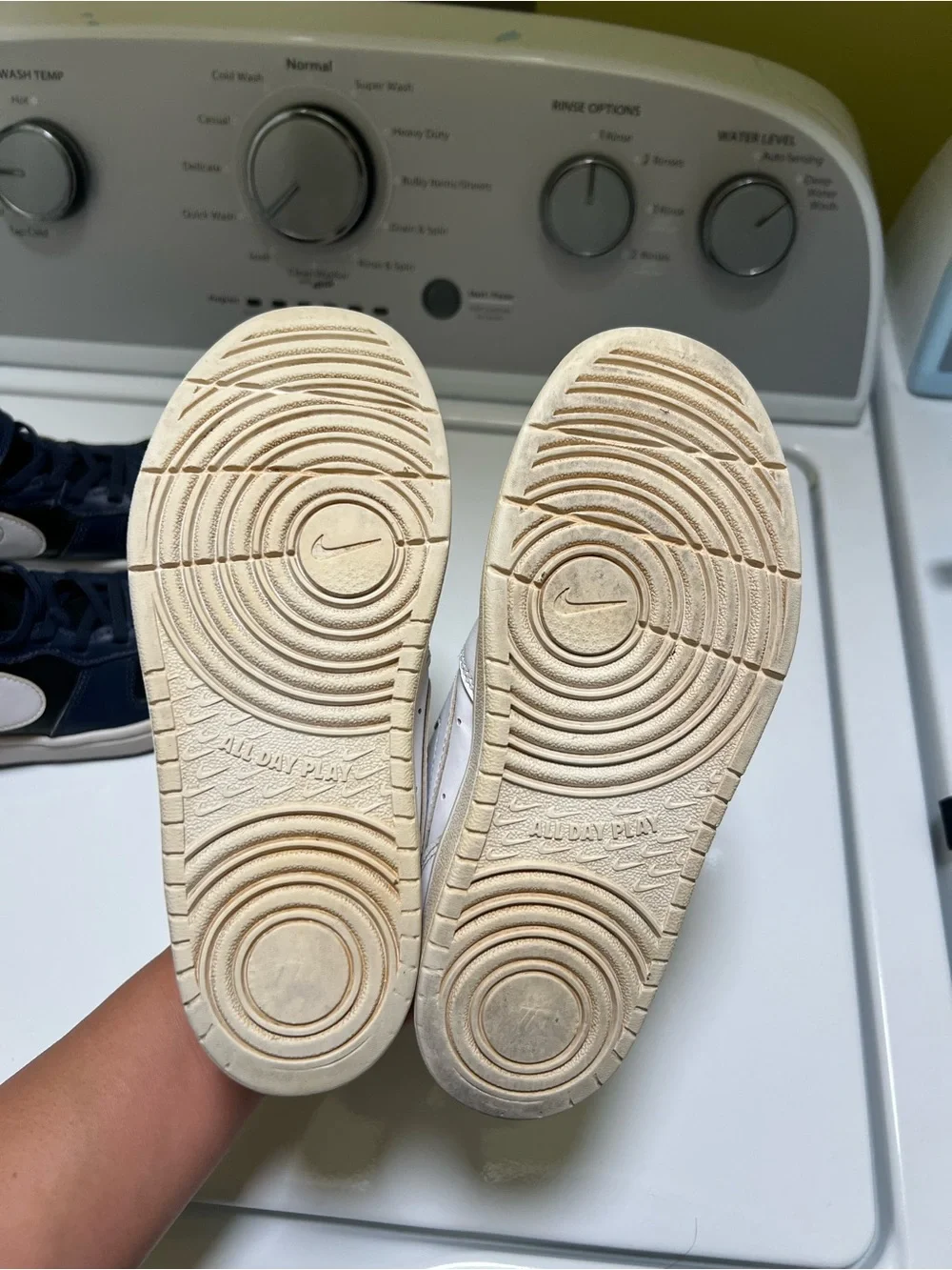 Boy’s Nike Court Borough Low Top Sneakers Size 2 - Picture 3 of 4